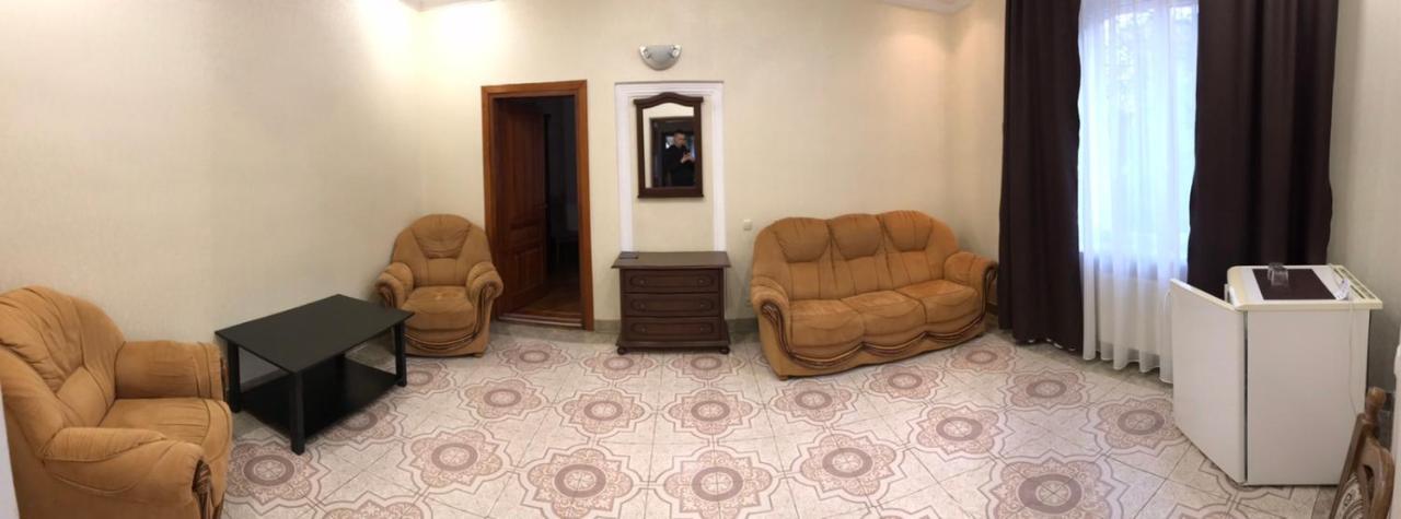 Hotel Complex Uhnovych Ternopil Dış mekan fotoğraf