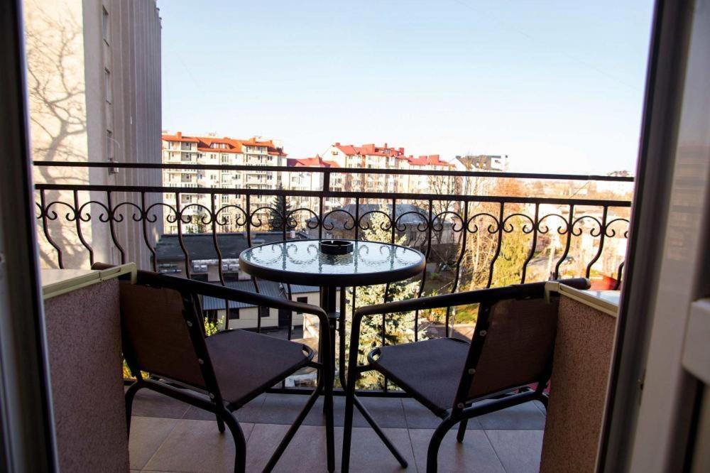 Hotel Complex Uhnovych Ternopil Dış mekan fotoğraf