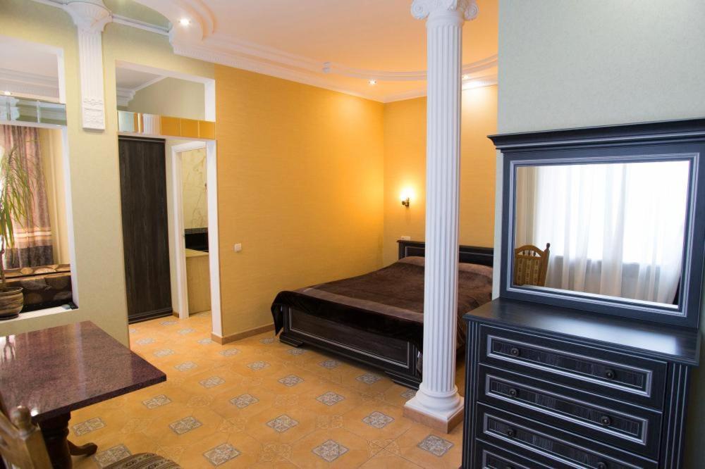 Hotel Complex Uhnovych Ternopil Dış mekan fotoğraf