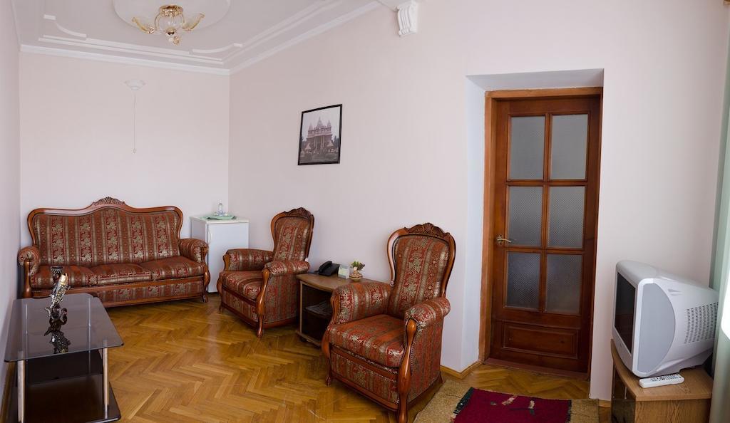 Hotel Complex Uhnovych Ternopil Oda fotoğraf